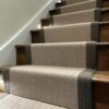 Tapis d'escalier tissé plat Stripes. Finley FG05 Putty/Spruce