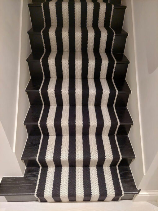 Tapis d'escalier sur mesure, Tissé à plat, Special Claire. Black/White