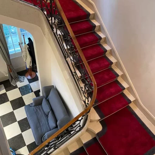 Tapis d'escalier sur-mesure tufté main